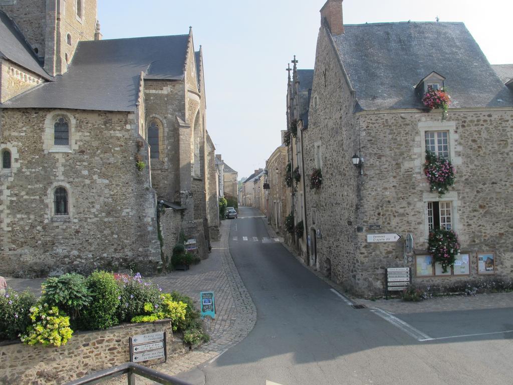 Le Relais De La Caleche Saint-Denis-d'Anjou Exterior photo