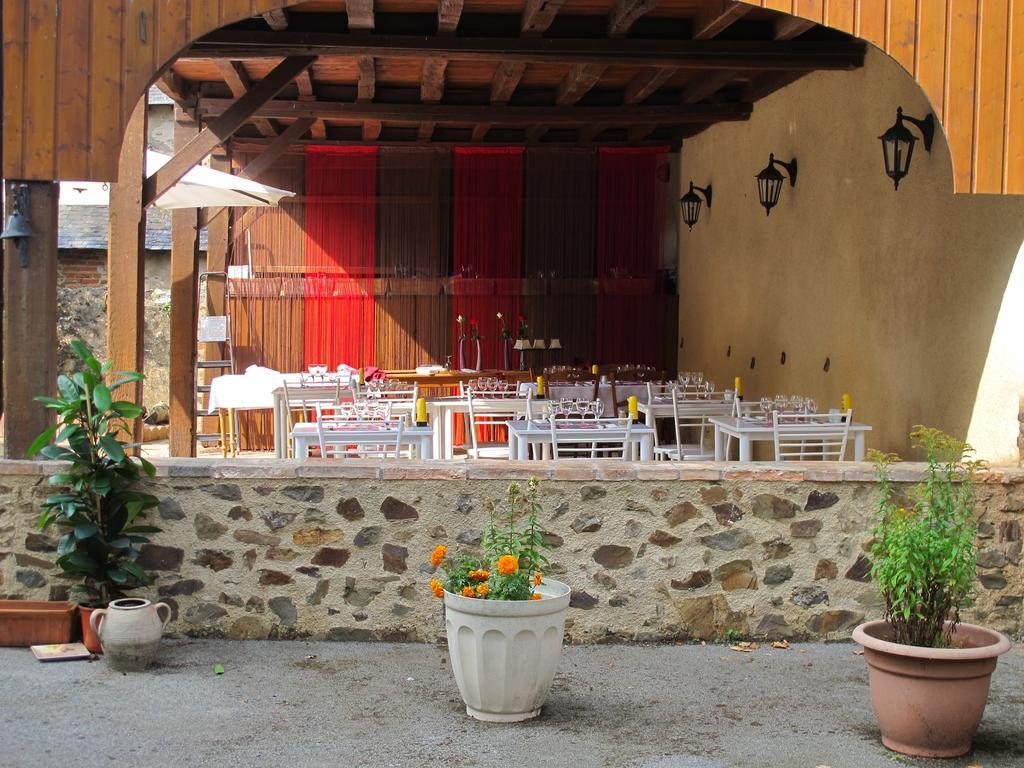 Le Relais De La Caleche Saint-Denis-d'Anjou Exterior photo